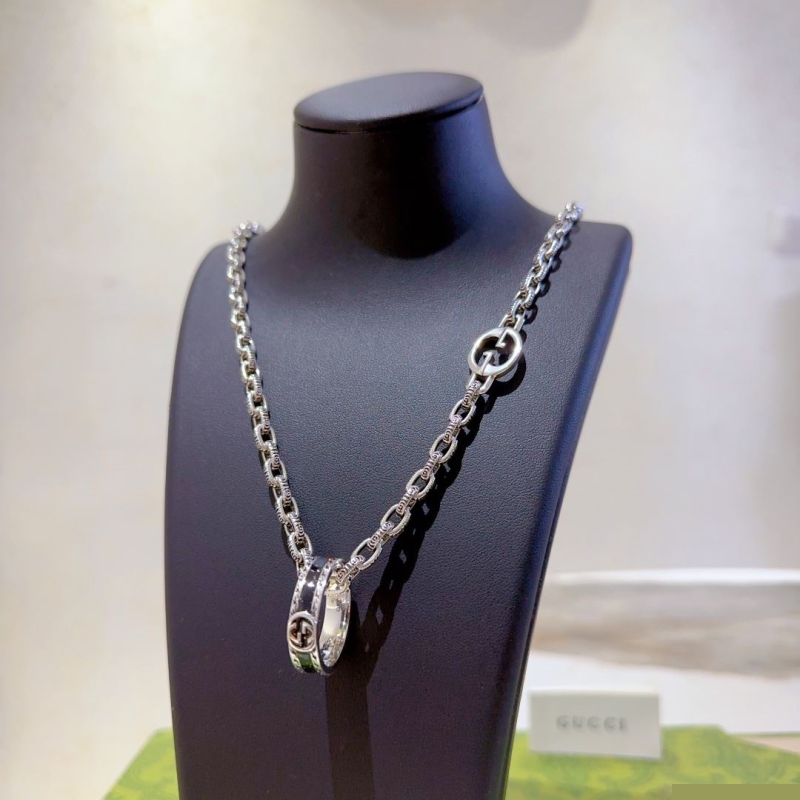 G*u*i necklaces